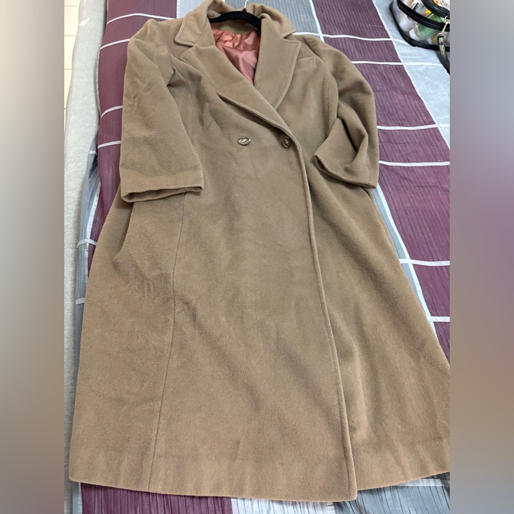 Macy's Women Classic Tan Trench Coat. Size Large.